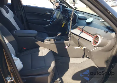 2025 Chevrolet Trax Fwd 1Rs from USA, damaged, VIN KL77LGEP2SC122202